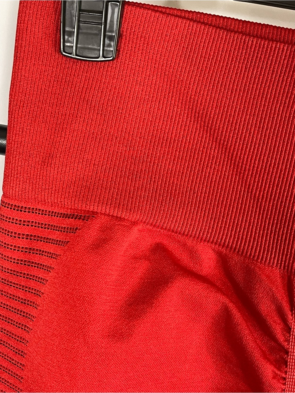Seamless Red High-Rise Active Leggings for Women - Picture 4 of 9